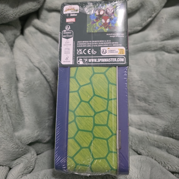 Marvel Spidey Puzzle Tin with Red and Blue Heroes - Picture 6 of 12